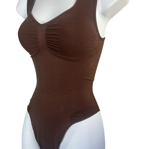 SKIMS Seamless Sculp Scoop Neck Thong Bodysuit in Cocoa - Picture 7 of 12
